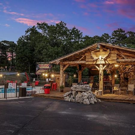 Stonegate Lodge 2 Queen Beds Fast Wifi 50" Tv Salt Water Pool Room #207 Eureka Springs Bagian luar foto