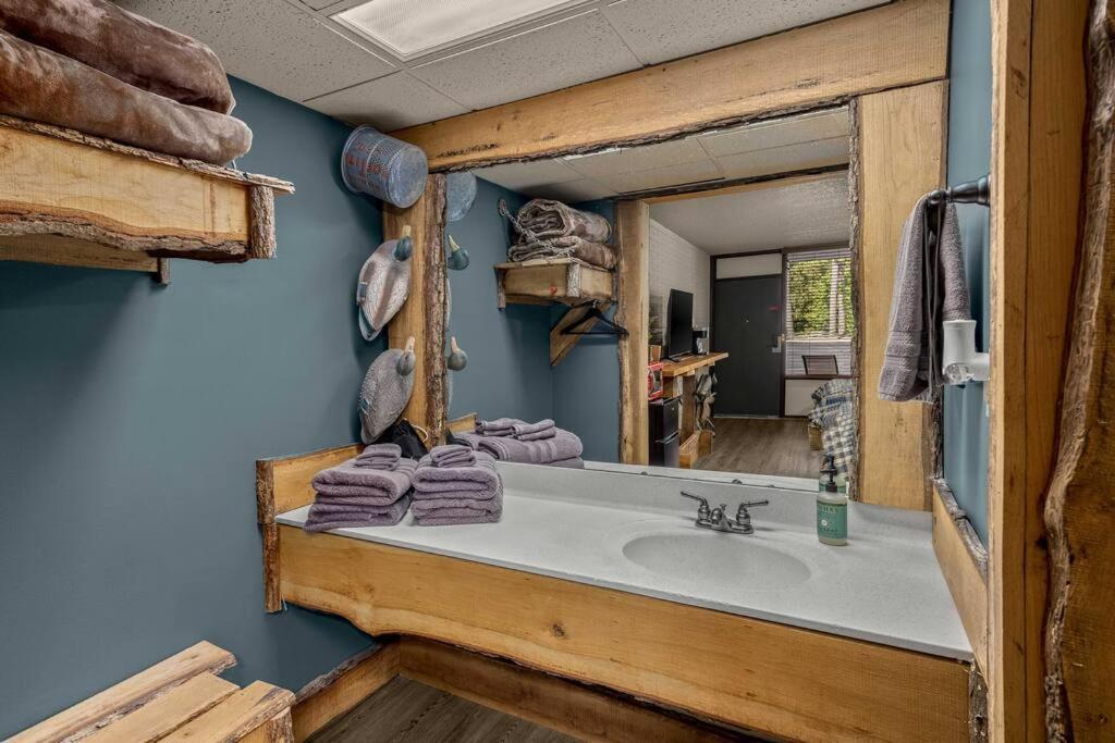 Stonegate Lodge 2 Queen Beds Fast Wifi 50" Tv Salt Water Pool Room #207 Eureka Springs Bagian luar foto