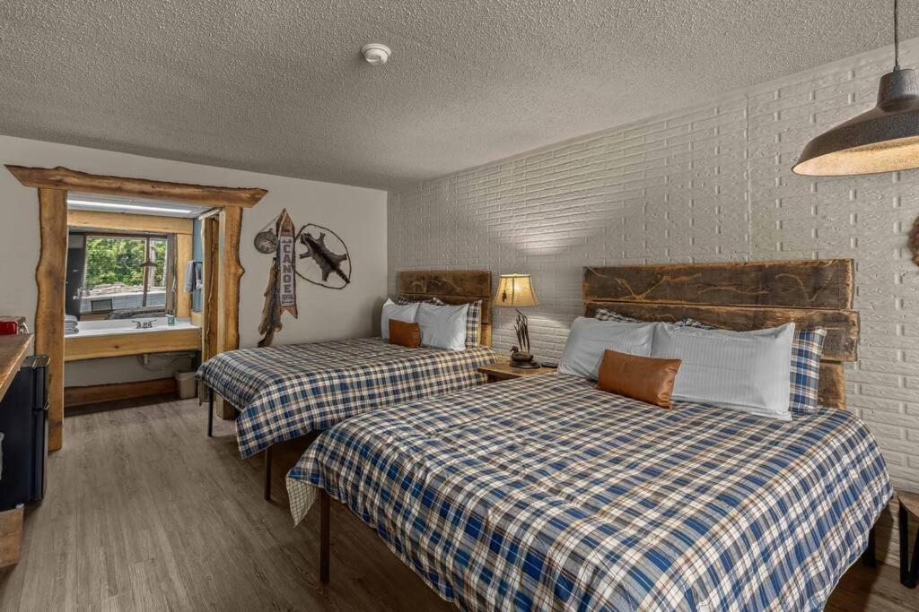 Stonegate Lodge 2 Queen Beds Fast Wifi 50" Tv Salt Water Pool Room #207 Eureka Springs Bagian luar foto