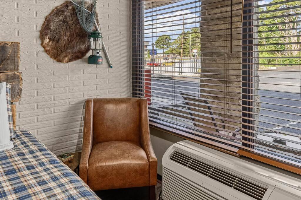 Stonegate Lodge 2 Queen Beds Fast Wifi 50" Tv Salt Water Pool Room #207 Eureka Springs Bagian luar foto